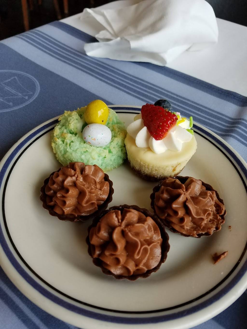 Harbor House | restaurant | 550 N Harbor Dr, Milwaukee, WI 53202, USA | 4143954900 OR +1 414-395-4900