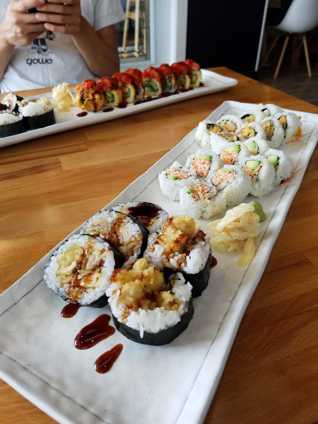 Momo Sushi - Ann Arbor | restaurant | 895 W Eisenhower Pkwy, Ann Arbor, MI 48103, USA | 7348004909 OR +1 734-800-4909