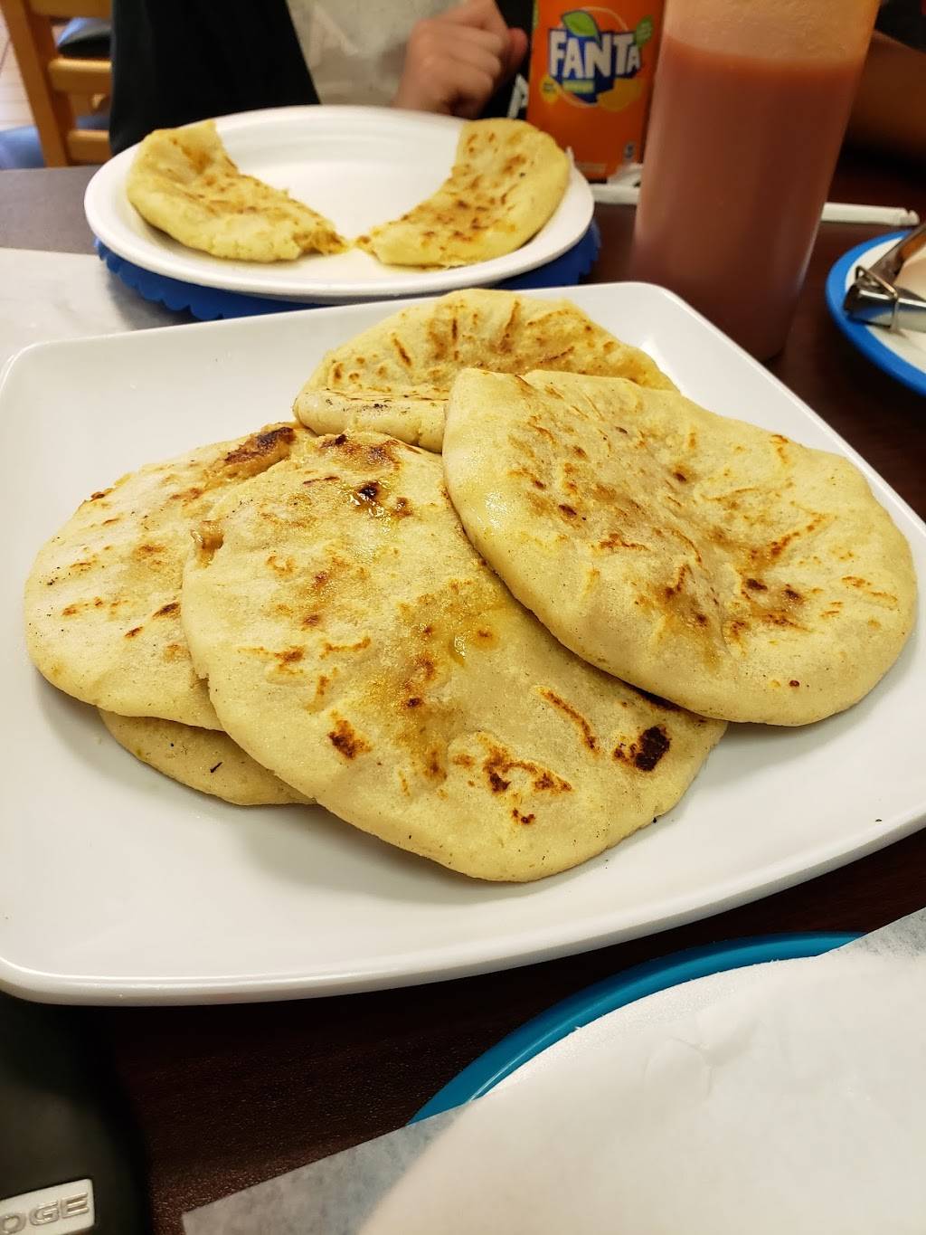 Mi Guanaquita | restaurant | 120 Erie St S, Leamington, ON N8H 3B6, Canada | 5193988110 OR +1 519-398-8110