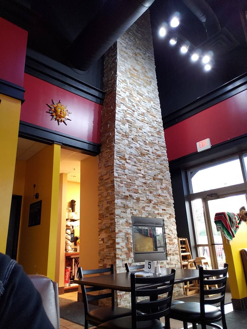 La Familia Jalisco Mexican Restaurant | restaurant | 4022 Alpine Ave NW, Comstock Park, MI 49321, USA | 6162024141 OR +1 616-202-4141