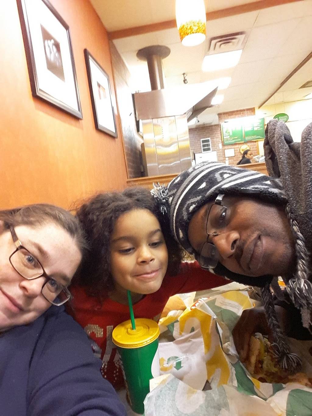 Subway | restaurant | 30222 Plymouth Rd, Livonia, MI 48150, USA | 7345226222 OR +1 734-522-6222