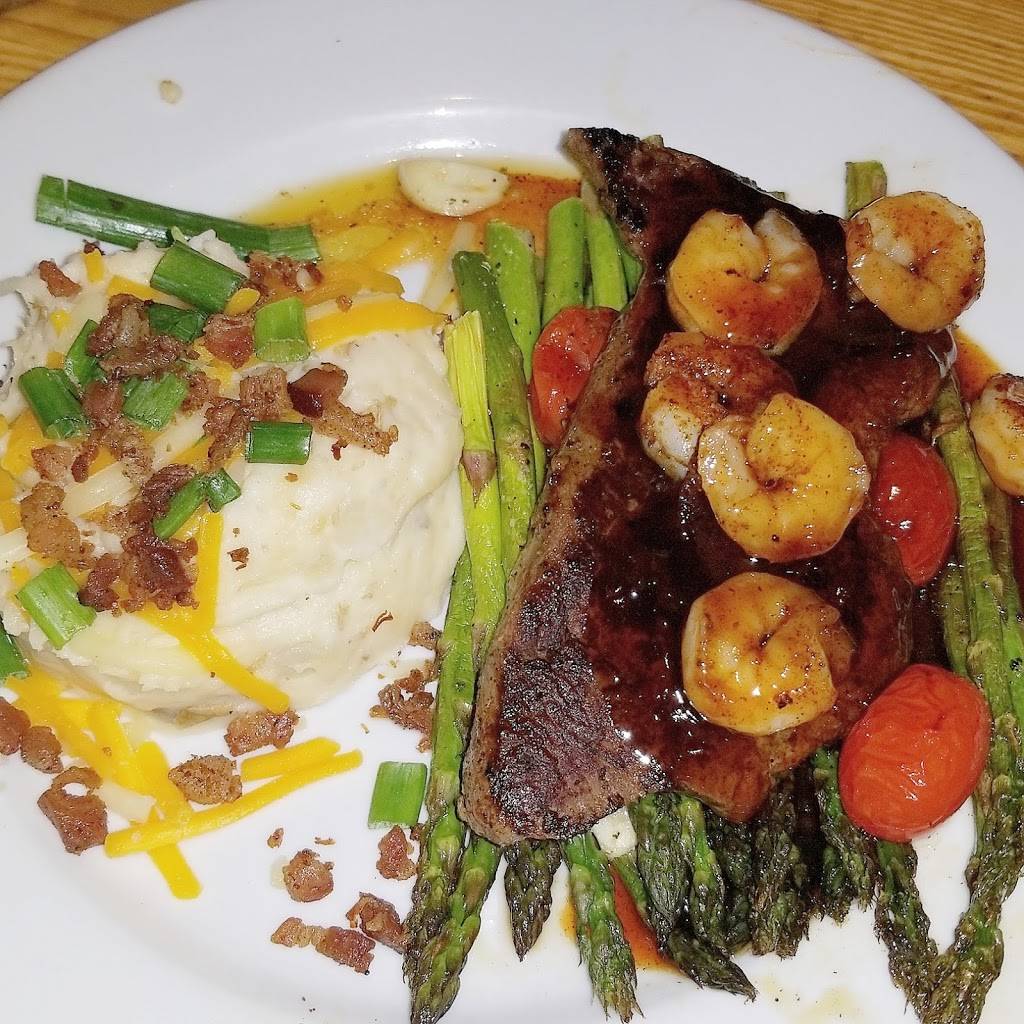 Chilis Grill & Bar | restaurant | 12017 Indian River Rd, DIberville, MS 39540, USA | 2283961266 OR +1 228-396-1266