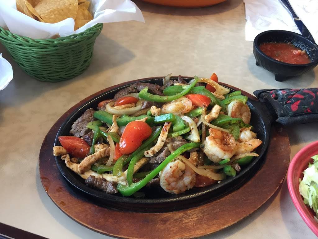 El Bronco | restaurant | 6 Radford St, Christiansburg, VA 24073, USA | 5403810674 OR +1 540-381-0674