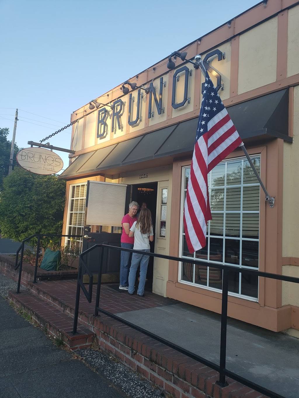 Brunos On Fourth | restaurant | 1226 4th St, Santa Rosa, CA 95404, USA | 7075698222 OR +1 707-569-8222
