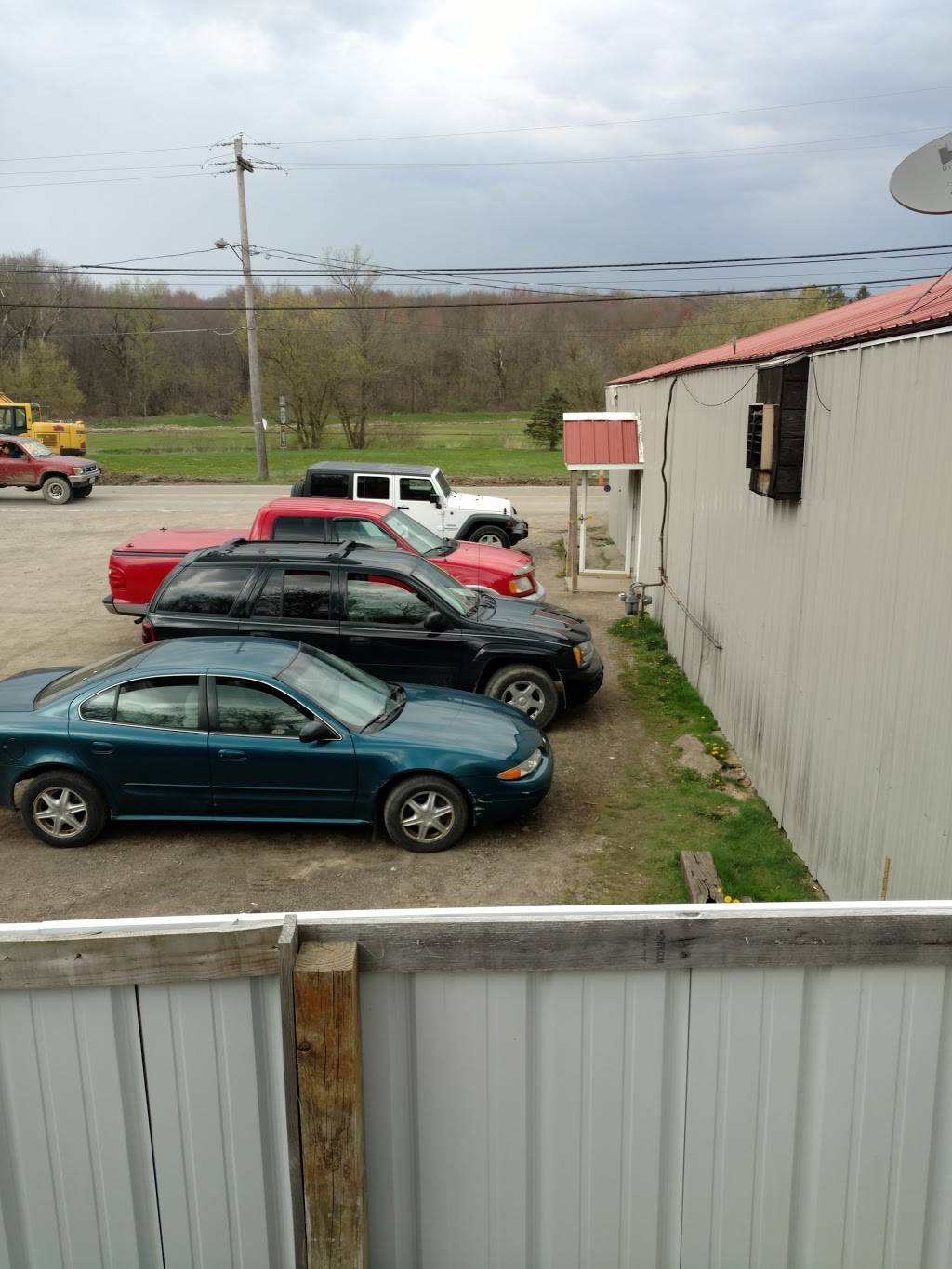 John & Helens Tavern | restaurant | 28897 US-30, Kensington, OH 44427, USA | 3302231918 OR +1 330-223-1918