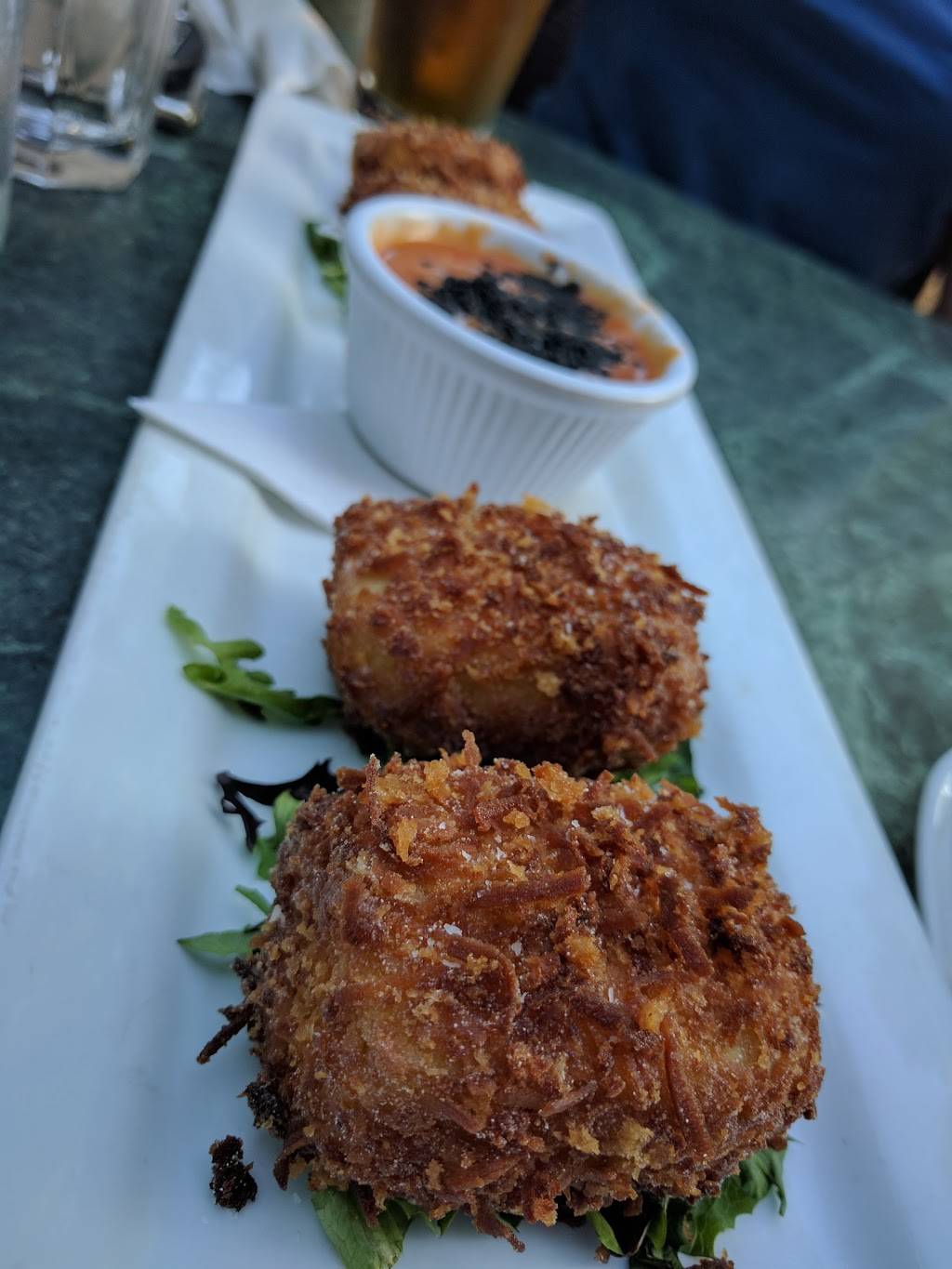 Graydons Crossing | restaurant | 1223 Plainfield Ave NE, Grand Rapids, MI 49505, USA | 6167268260 OR +1 616-726-8260