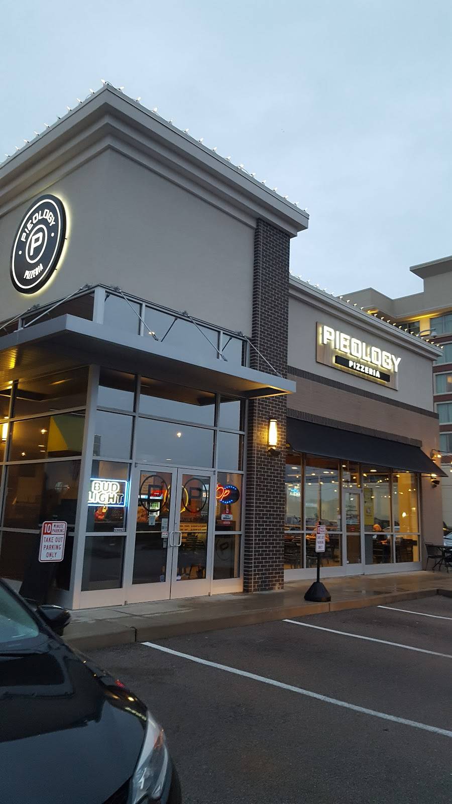 Pieology Pizzeria | restaurant | 1405 Beale St, St Charles, MO 63303, USA | 6369253912 OR +1 636-925-3912