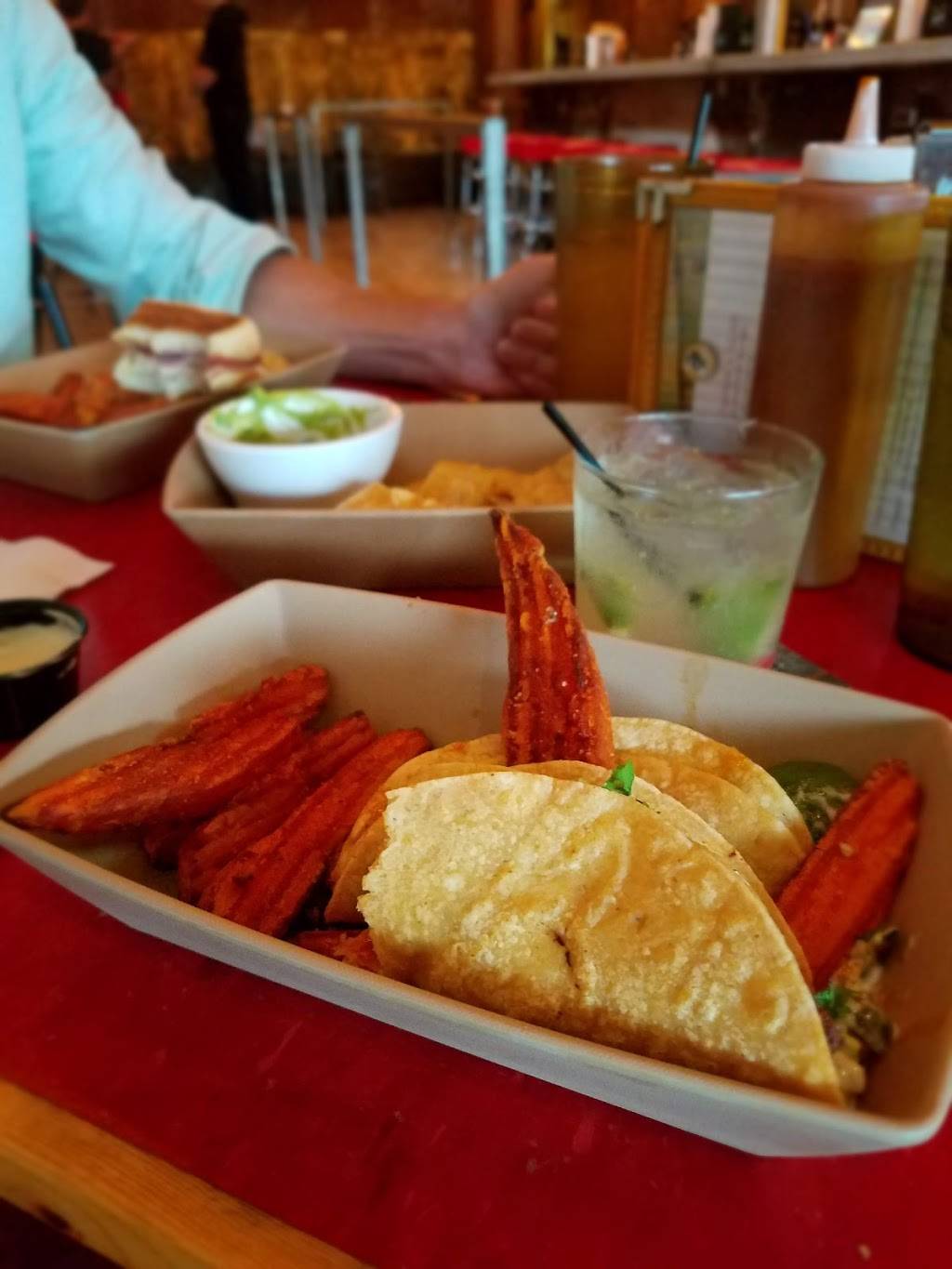 La Mulita | restaurant | 5215 N College Ave, Indianapolis, IN 46220, USA | 3179250677 OR +1 317-925-0677