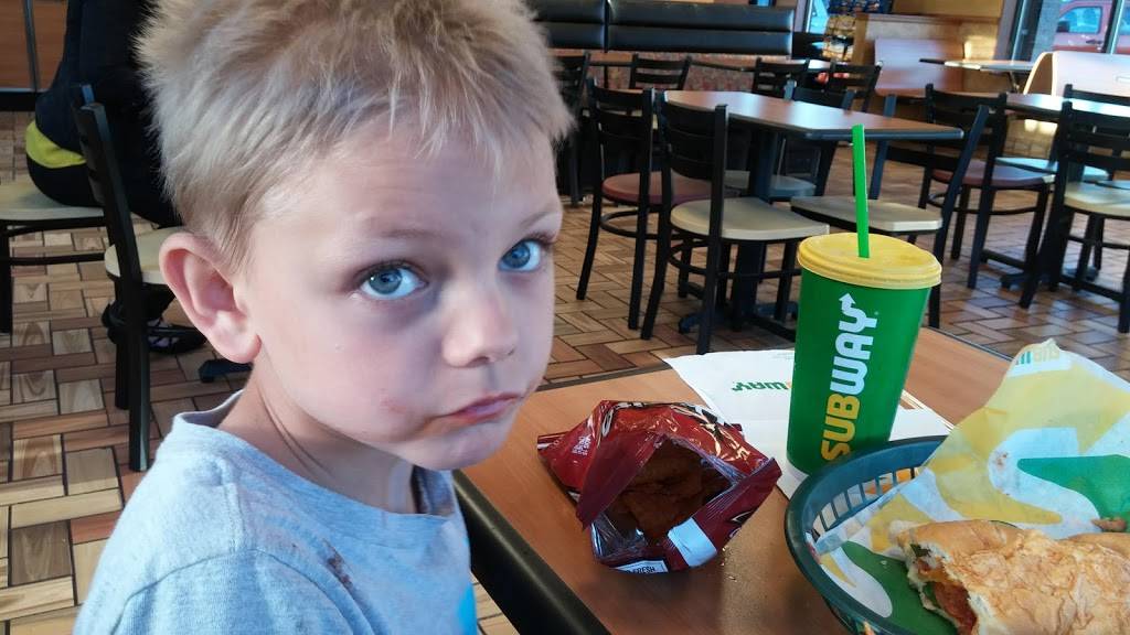 Subway | meal takeaway | 740 Elm St E, Annandale, MN 55302, USA | 3202747100 OR +1 320-274-7100