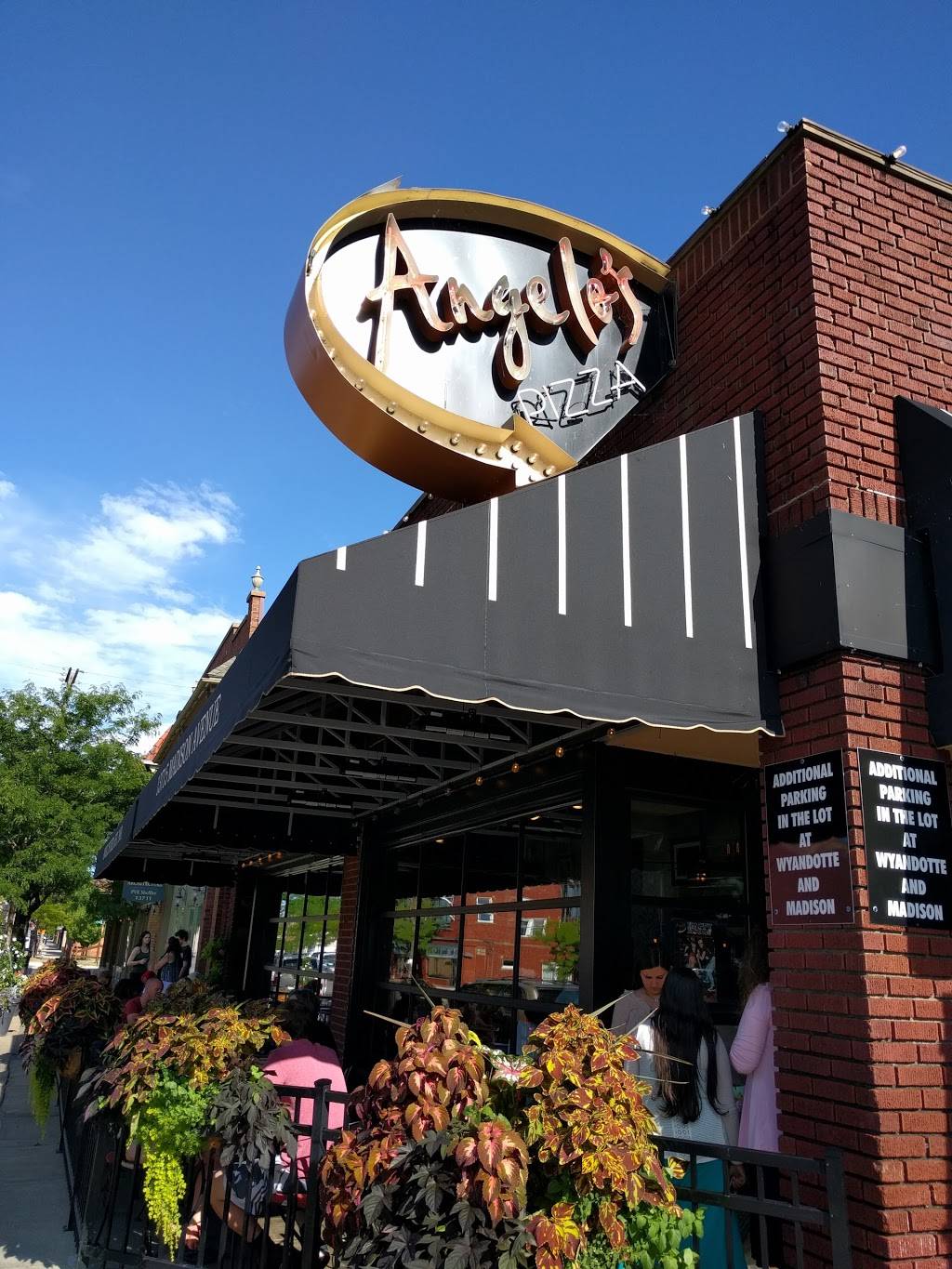 Angelos Pizza | restaurant | 13715 Madison Ave, Lakewood, OH 44107, USA | 2162210440 OR +1 216-221-0440