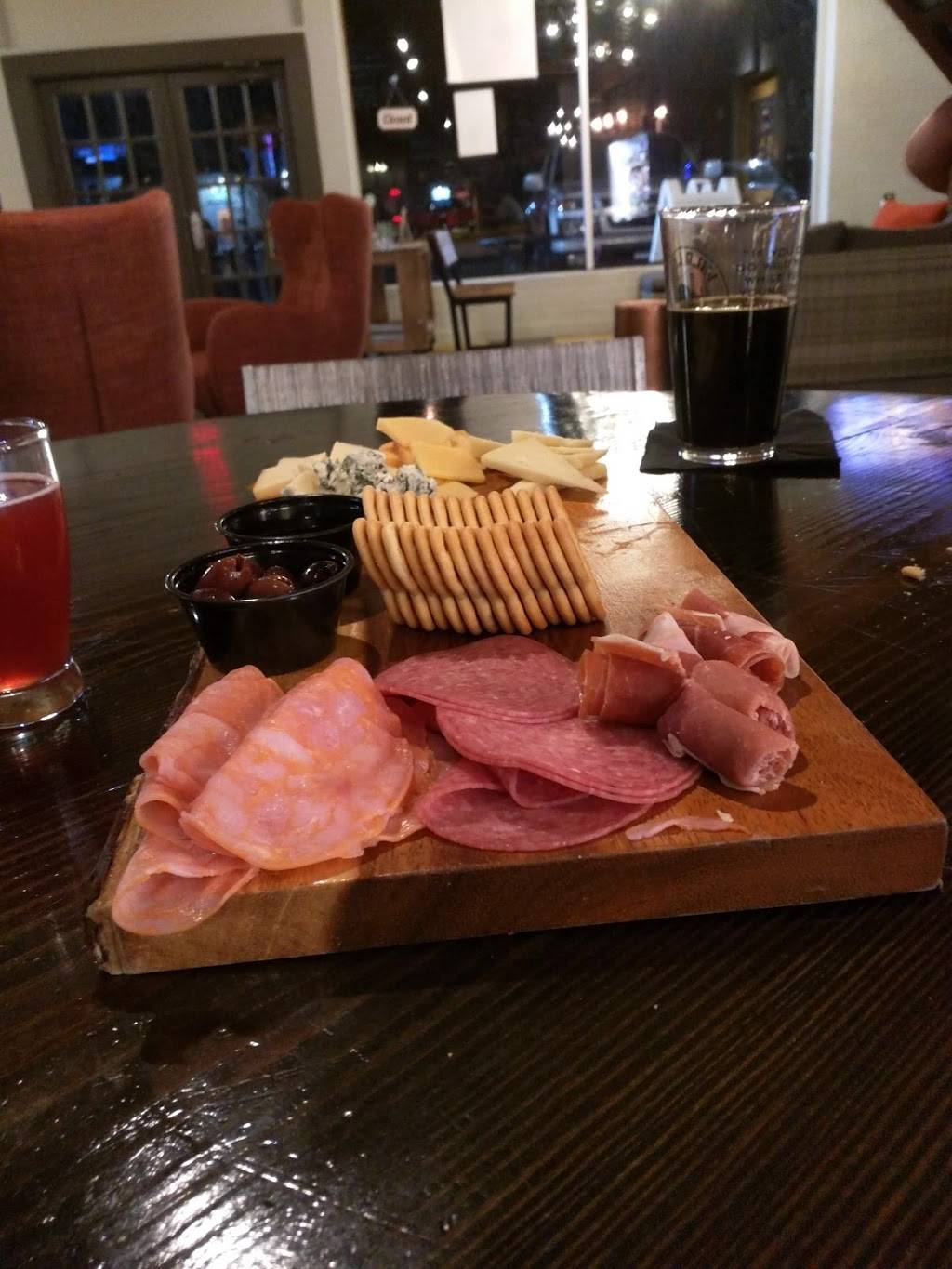 Tap & Six | restaurant | 23 Oak St, Roswell, GA 30075, USA | 6788783038 OR +1 678-878-3038