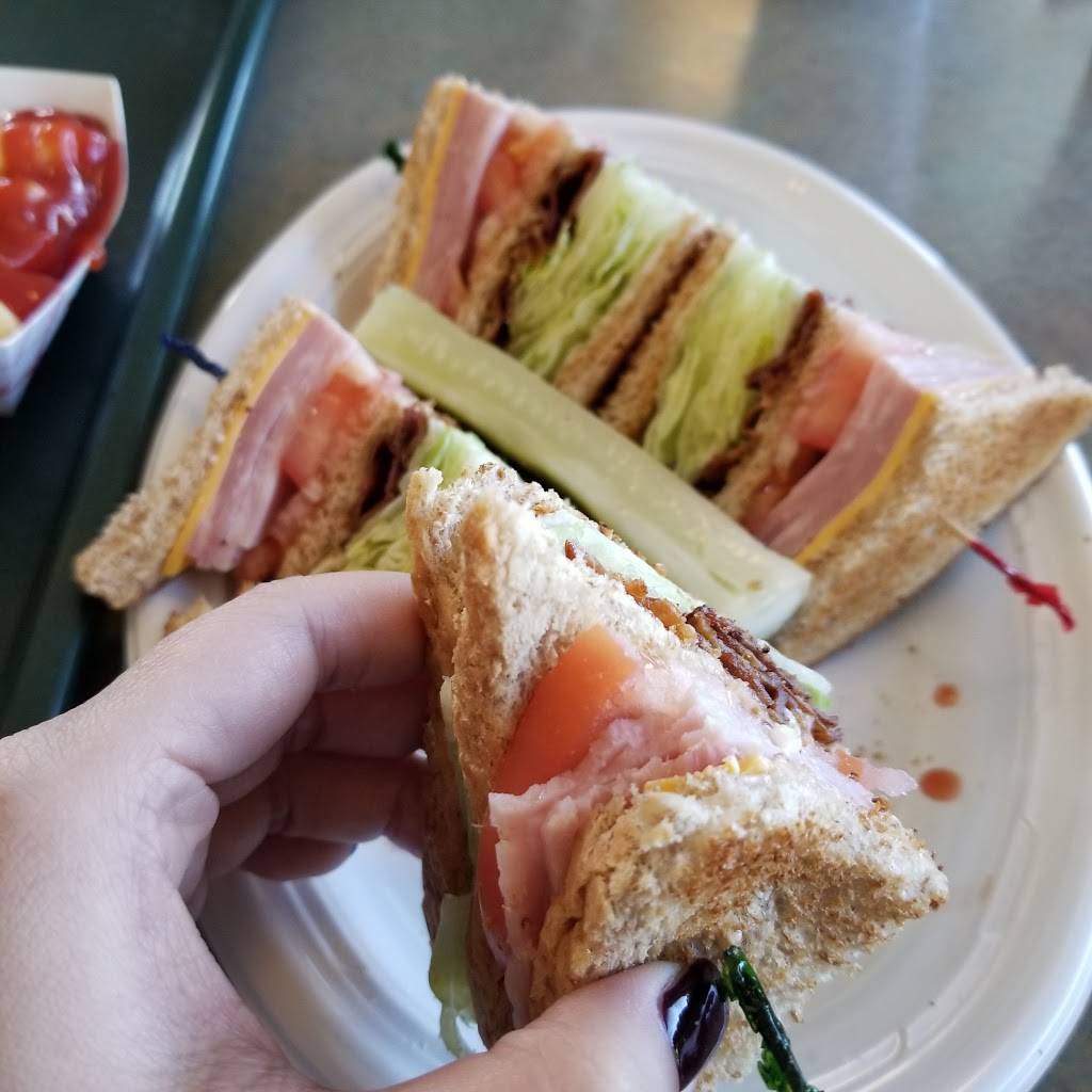 Papa Chris’ Place | restaurant | 6235 W Touhy Ave, Chicago, IL 60646, USA | 7736314322 OR +1 773-631-4322