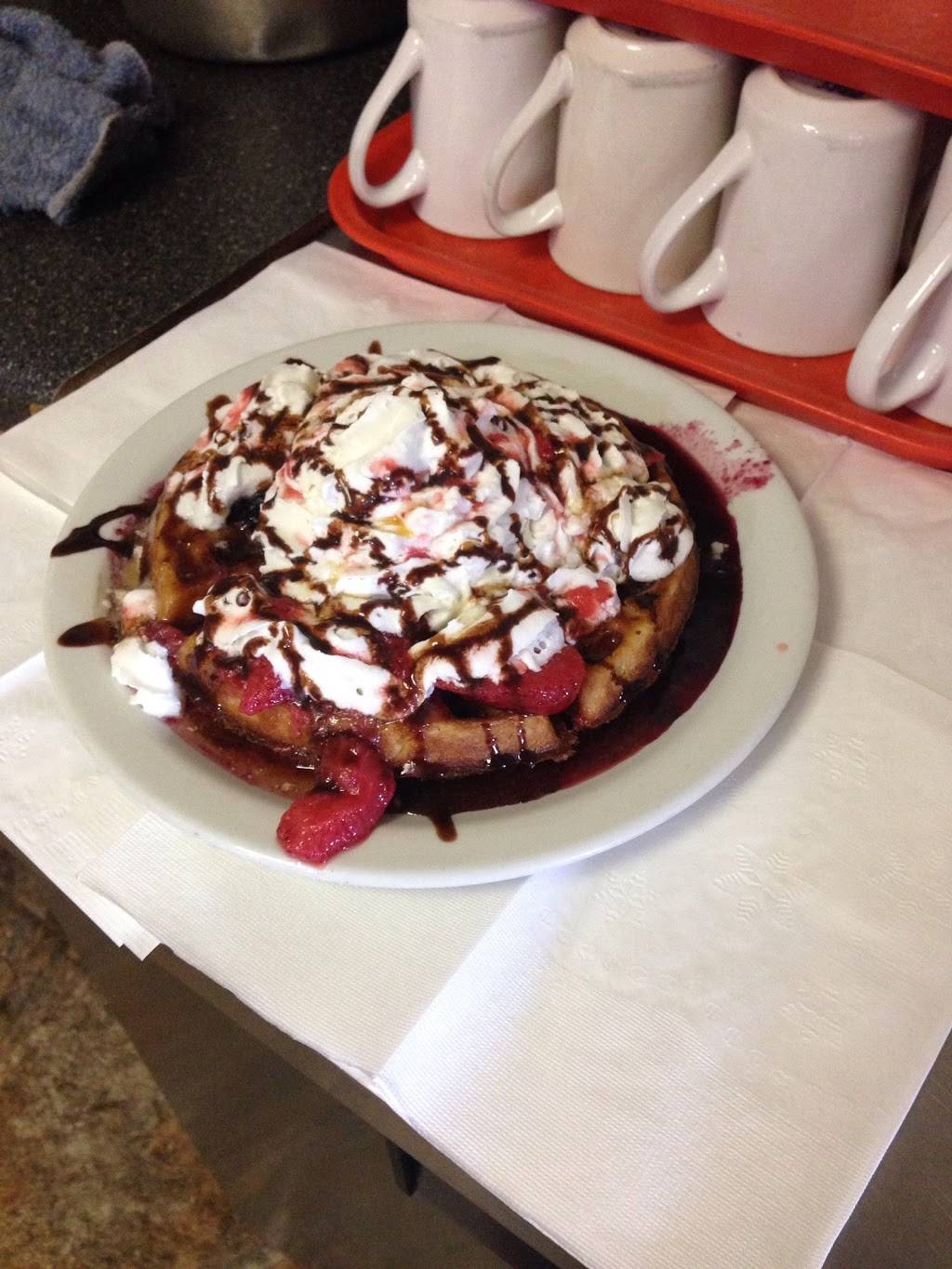 Papillons Restaurant | restaurant | 2124 Lincoln St, Rhinelander, WI 54501, USA | 7153692736 OR +1 715-369-2736