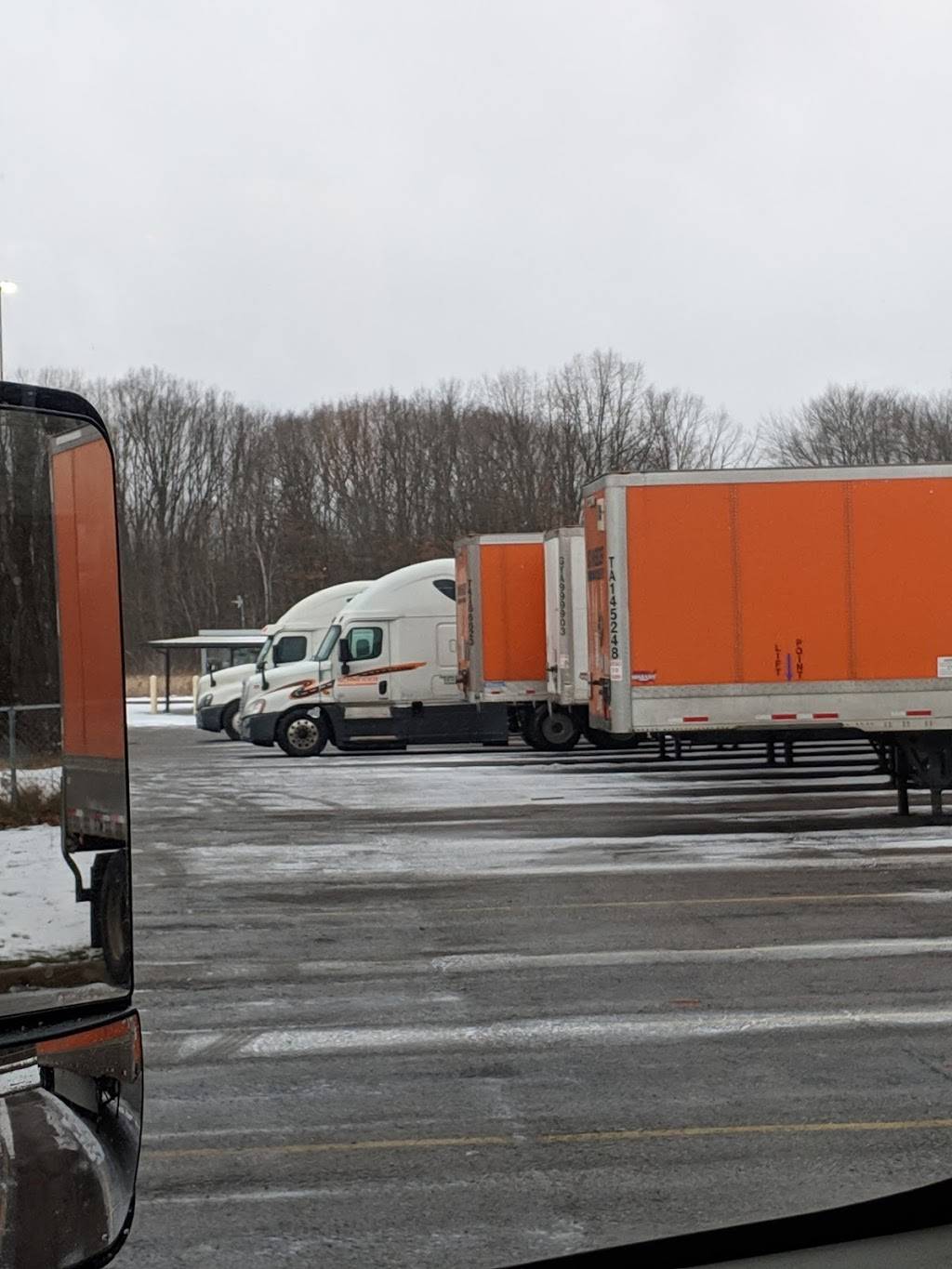 Flying J Travel Center | restaurant | 2226 N Main St, Hubbard, OH 44425, USA | 3305343774 OR +1 330-534-3774