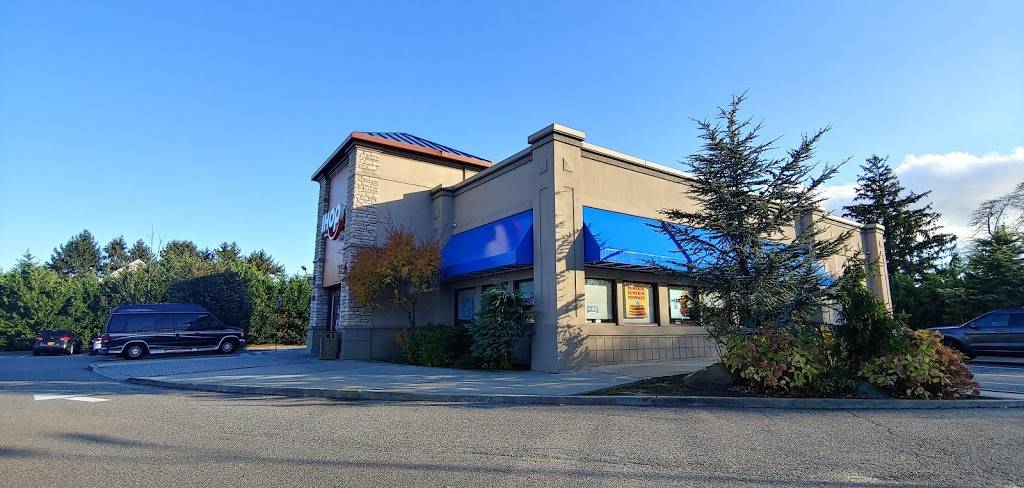 IHOP | bakery | 25 W Sunrise Hwy, Lindenhurst, NY 11757, USA | 6312259818 OR +1 631-225-9818