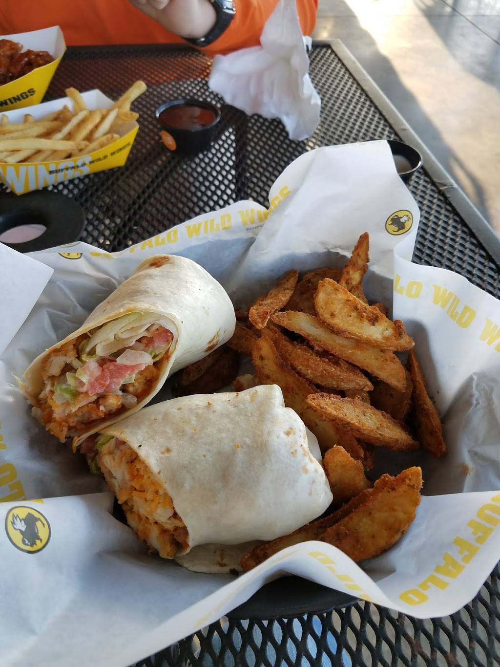 Buffalo Wild Wings | meal takeaway | 310 Indian Lake Blvd, Hendersonville, TN 37075, USA | 6158242199 OR +1 615-824-2199