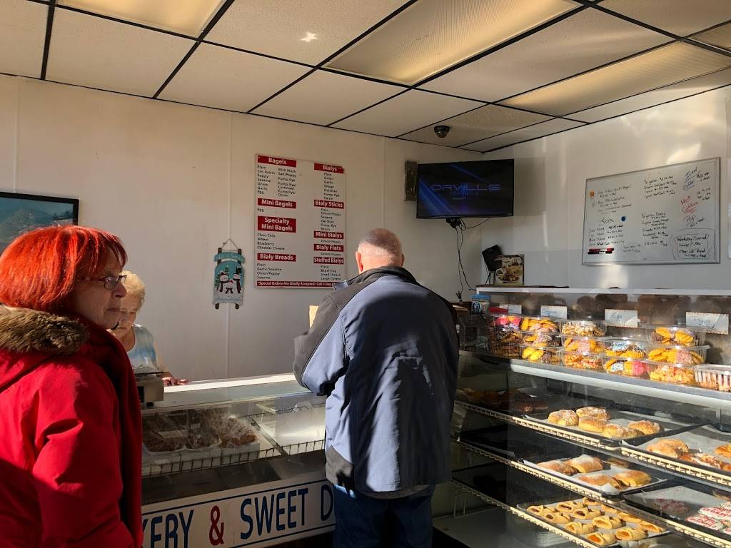 New York Bagel & Bialy Corporation | restaurant | 3556 1/2 Dempster Street, Skokie, IL 60076, USA | 8476739388 OR +1 847-673-9388