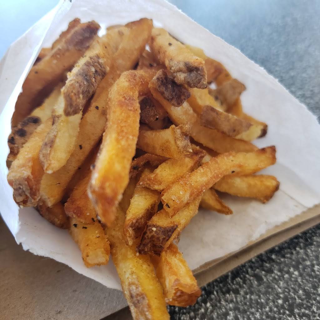 Tays Burger Shack | restaurant | 7724 151st St, Overland Park, KS 66223, USA | 9136028360 OR +1 913-602-8360