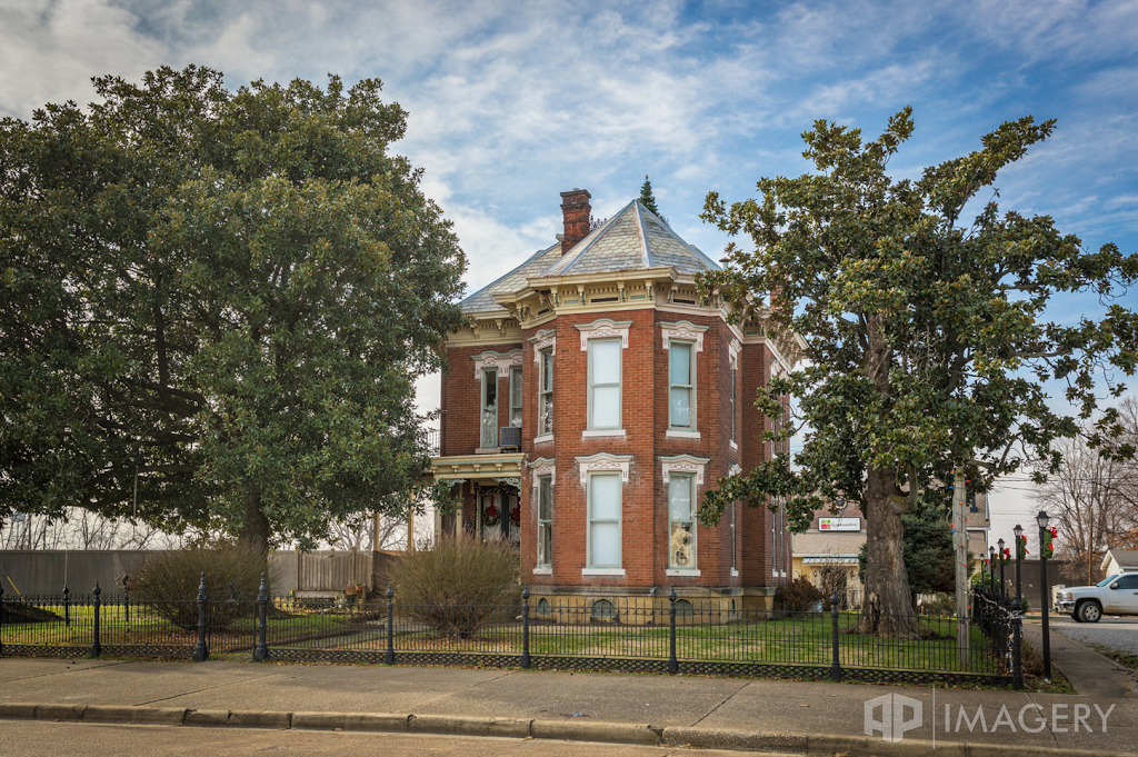 Carriage Inn | restaurant | 217 Main St, Tell City, IN 47586, USA | 8125472033 OR +1 812-547-2033