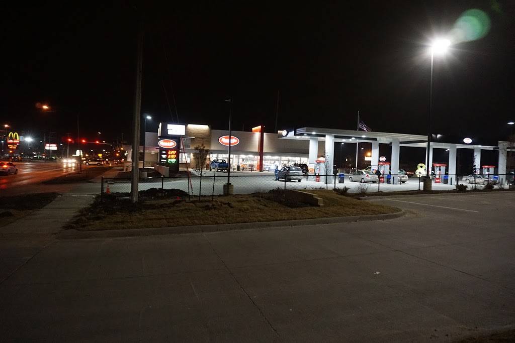 Kum & Go | meal takeaway | 731 S Riverside Dr, Iowa City, IA 52246, USA | 3193582415 OR +1 319-358-2415