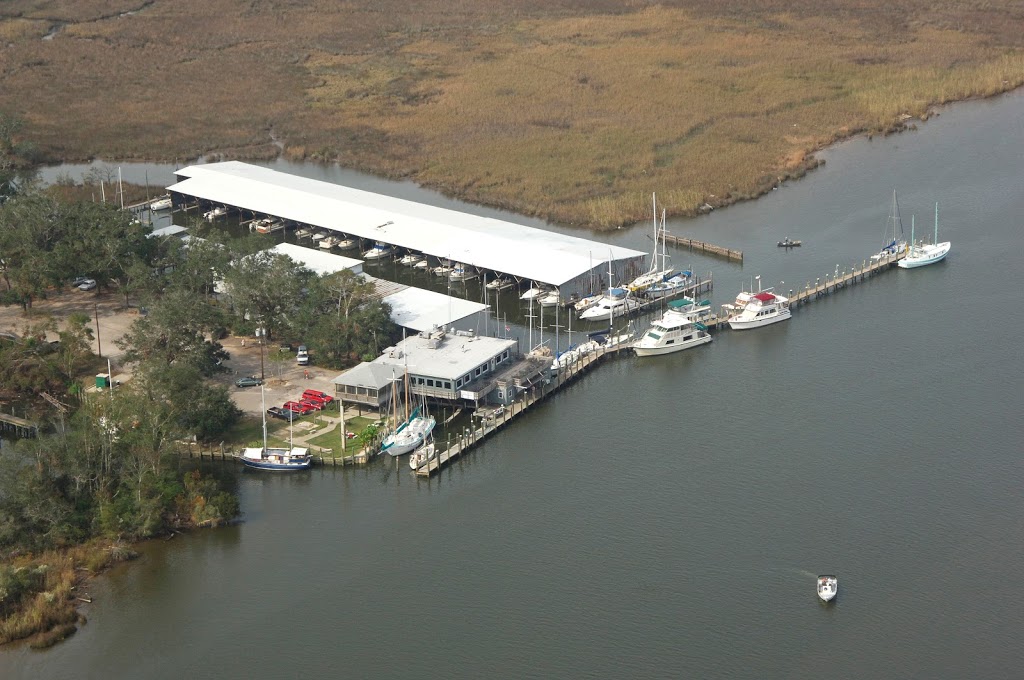 The Grand Mariner Marina & Restaurant | restaurant | 6036 Rock Point Rd, Mobile, AL 36605, USA | 2515258395 OR +1 251-525-8395
