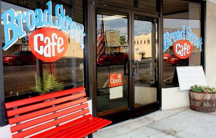 Broad Street Cafe | restaurant | 104 W Broad St, St Pauls, NC 28384, USA | 9108652553 OR +1 910-865-2553
