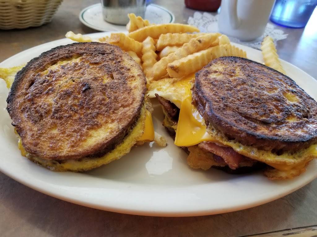 Star 34 Family Restaurant | restaurant | 336 W Church St, Sandwich, IL 60548, USA | 8157869898 OR +1 815-786-9898