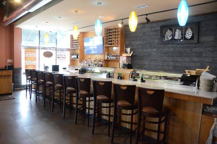 Red Ginger | restaurant | 1301 S Gilbert St Ste. 6, Iowa City, IA 52240, USA | 3193383336 OR +1 319-338-3336