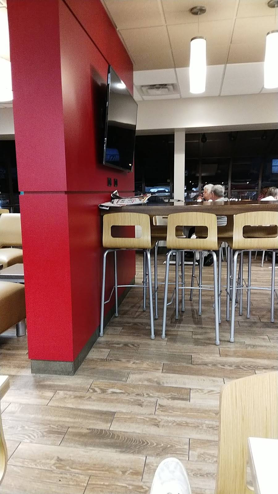 Wendys | restaurant | 3917 Broadway St, Mt Vernon, IL 62864, USA | 6182441313 OR +1 618-244-1313