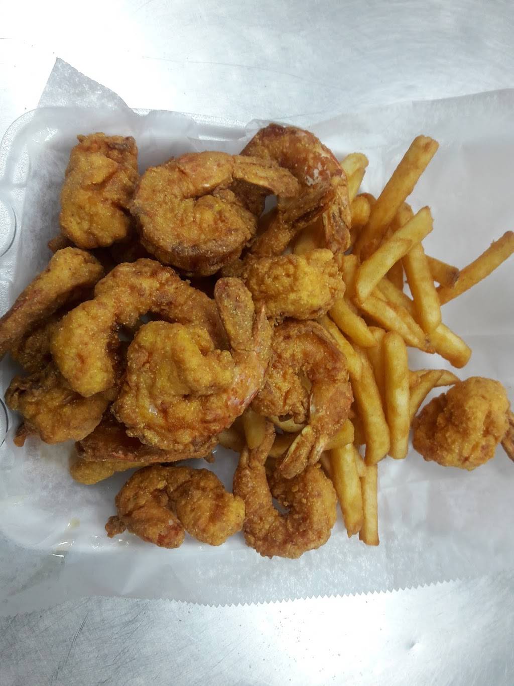 Sharks Fish & Chicken | restaurant | 1250 Burnham Ave, Calumet City, IL 60409, USA | 7088680088 OR +1 708-868-0088