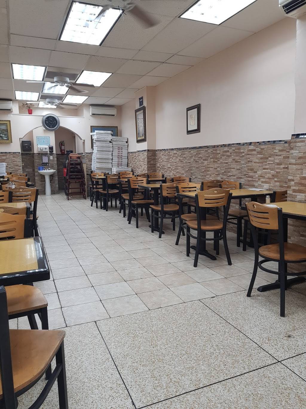 Bennys Famous Pizza | restaurant | 2018, 4514 13th Ave, Brooklyn, NY 11219, USA | 7184382369 OR +1 718-438-2369