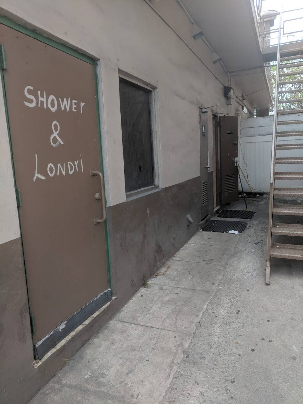 La Masrrikita Pizzeria | restaurant | 9101 W Okeechobee Rd, Hialeah Gardens, FL 33016, USA | 3058229281 OR +1 305-822-9281