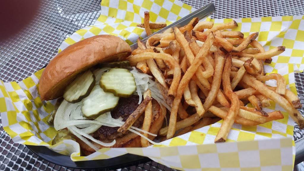 truburger | restaurant | 8115 Oak St, New Orleans, LA 70118, USA | 5042185416 OR +1 504-218-5416