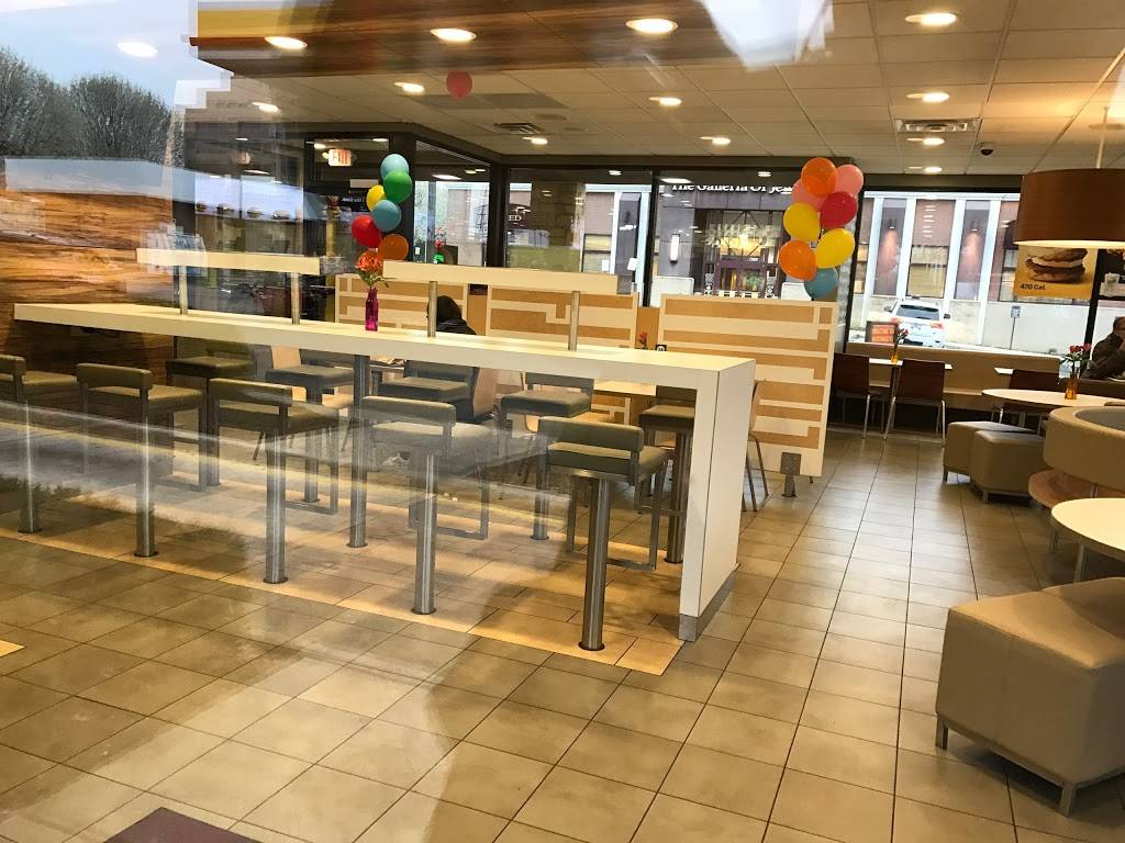 McDonalds | cafe | 8111 Leesburg Pike, Vienna, VA 22182, USA | 7034425010 OR +1 703-442-5010