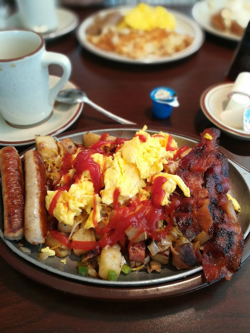 Village Inn | bakery | 6040 N Mesa St, El Paso, TX 79912, USA | 9155816329 OR +1 915-581-6329