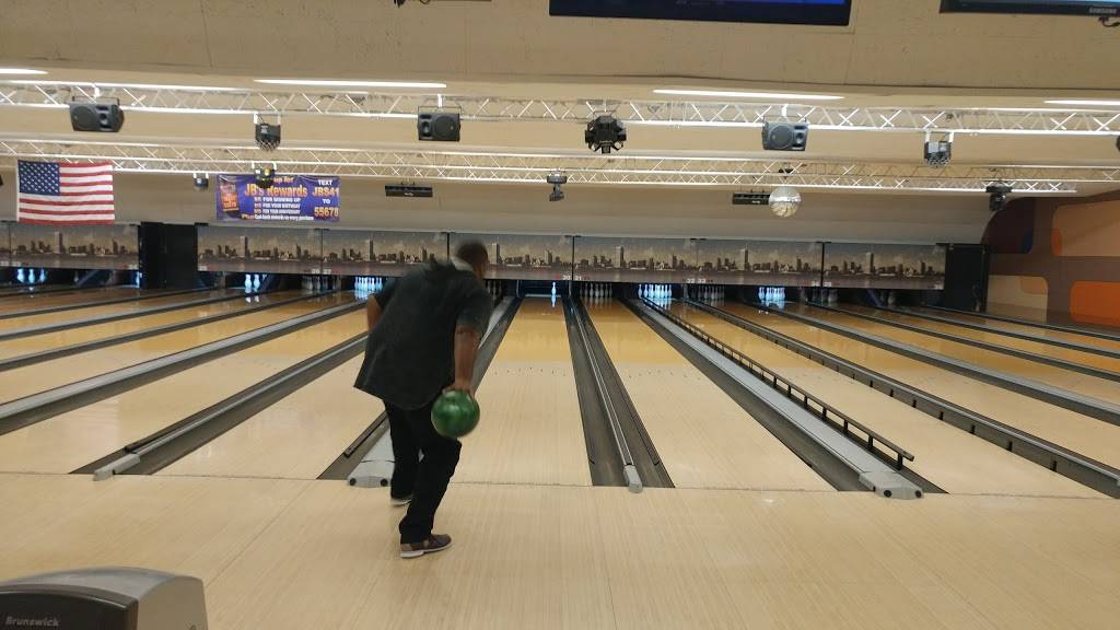 JBs On 41 | restaurant | 4040 S 27th St, Milwaukee, WI 53221, USA | 4142818200 OR +1 414-281-8200