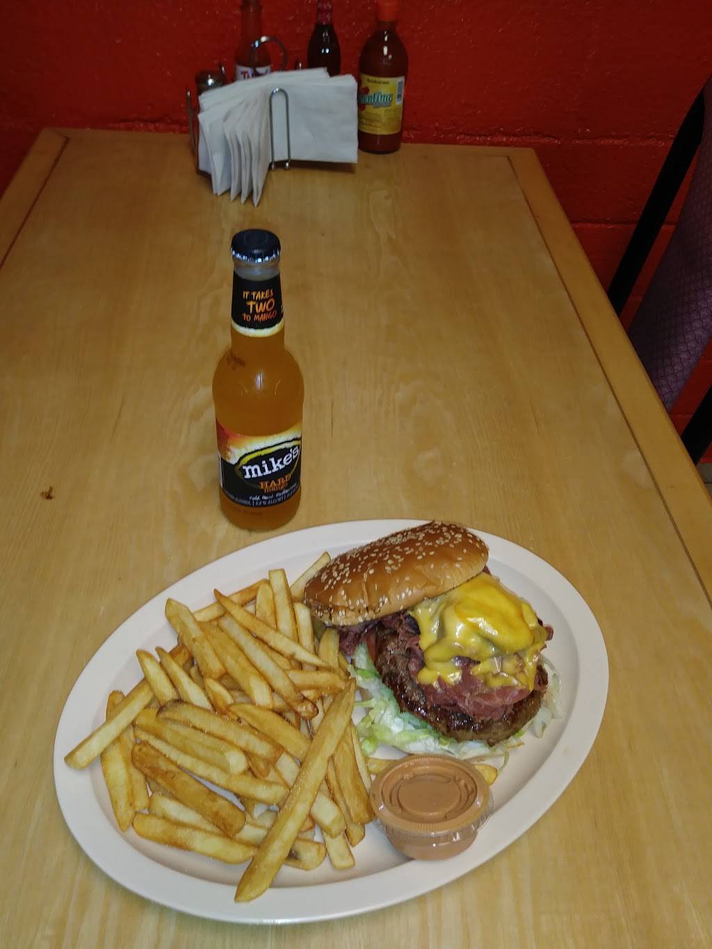 Mi Pueblito Market and Restaurant | restaurant | 120 Central Ave, Long Prairie, MN 56347, USA | 3207321912 OR +1 320-732-1912