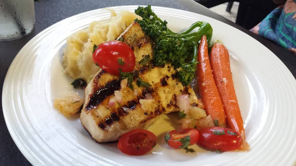 Marker 92 Waterfront Bar & Bistro | restaurant | 5961 Silver King Blvd, Cape Coral, FL 33914, USA | 2395415600 OR +1 239-541-5600