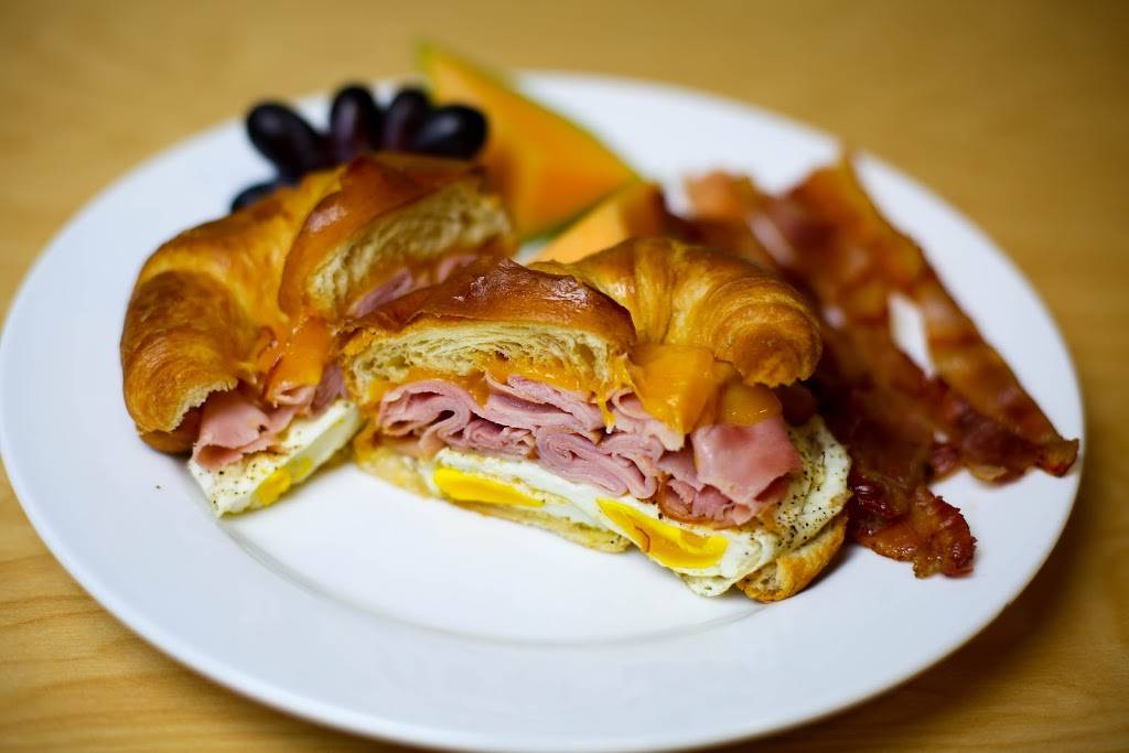 Pickles Deli | restaurant | 22 N Euclid Ave, St. Louis, MO 63108, USA | 3143613354 OR +1 314-361-3354