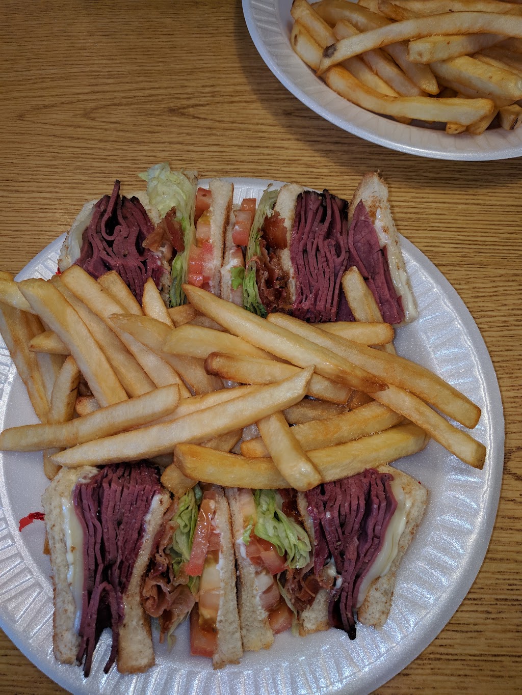 Georges Delicatessen | restaurant | 1224 Gorham St, Lowell, MA 01852, USA | 9784597345 OR +1 978-459-7345