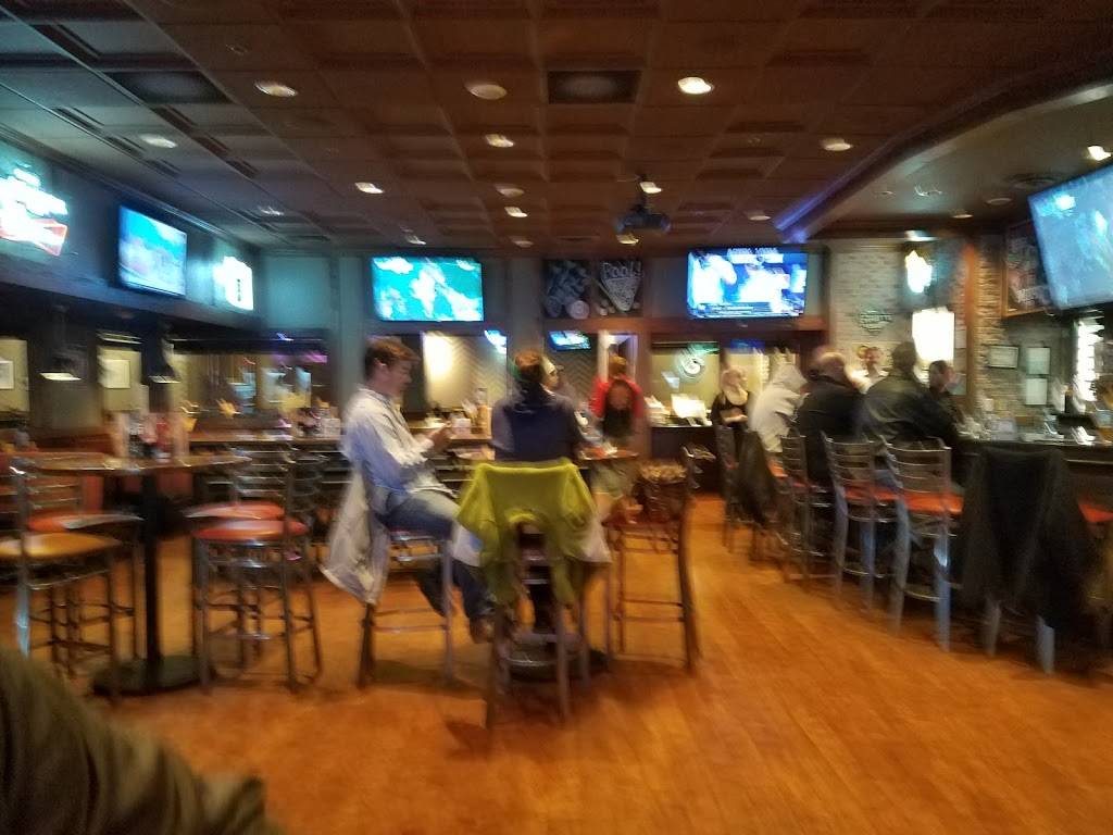 Fox & Hound | restaurant | 910-918 W Dundee Rd, Arlington Heights, IL 60004, USA | 8475909019 OR +1 847-590-9019