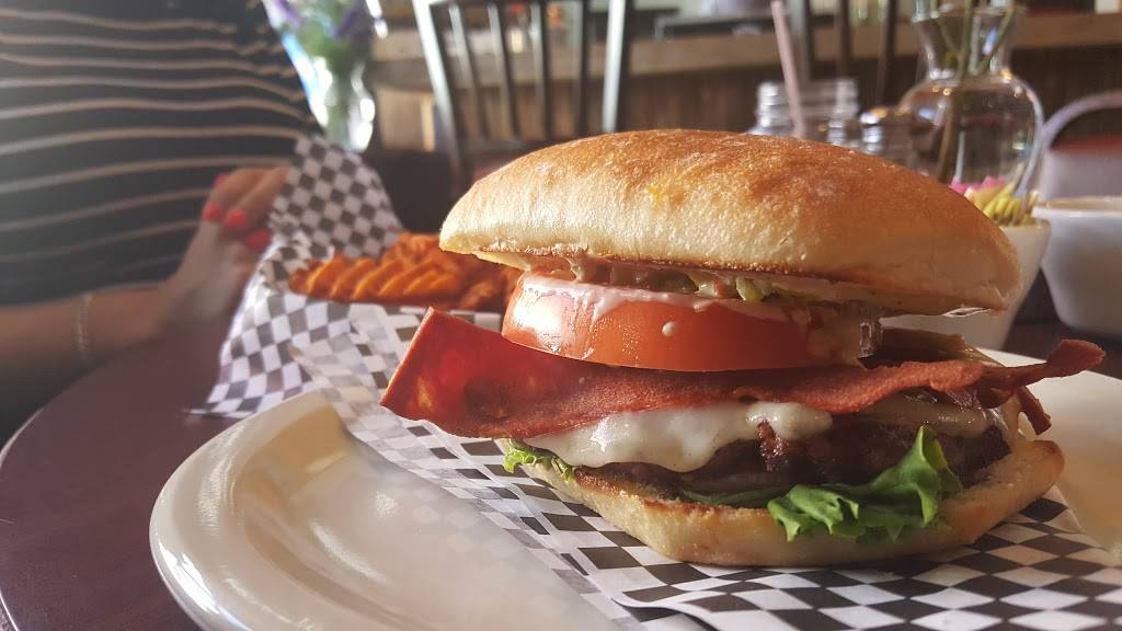 AM Booths Lumberyard | restaurant | 108 Cleveland Ave NW, Huntsville, AL 35801, USA | 2567157130 OR +1 256-715-7130