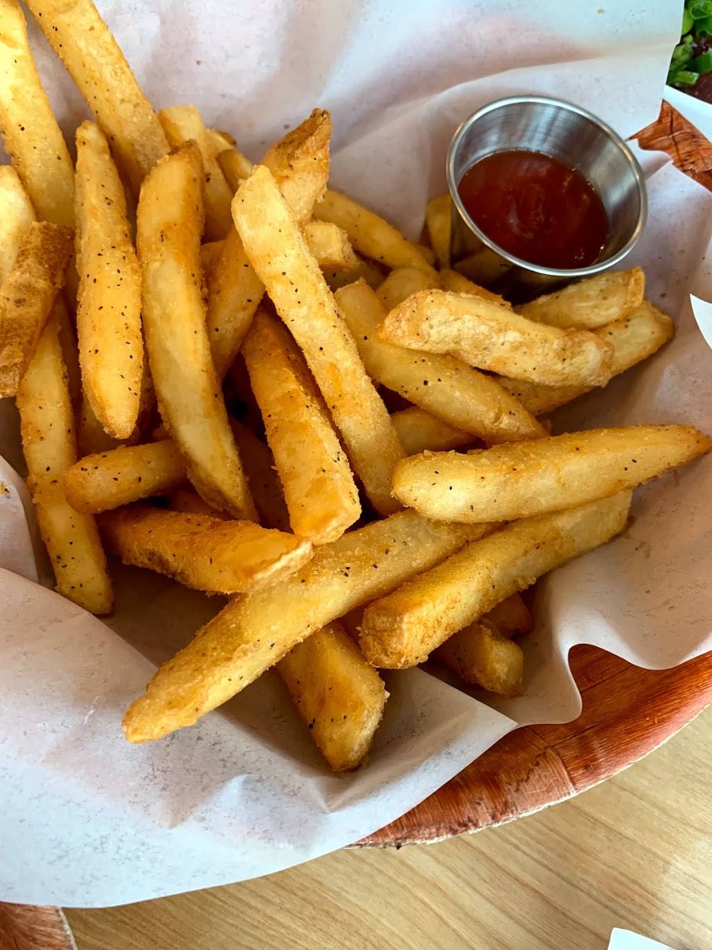 Pioneer Saloon at SALT | restaurant | 675 Auahi St, Honolulu, HI 96813, USA | 8086005612 OR +1 808-600-5612