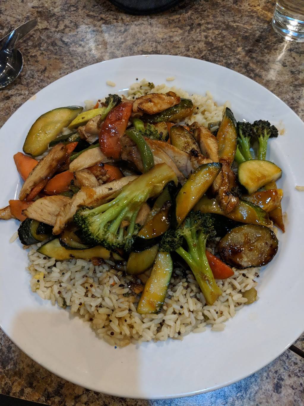 Moes On Ten | restaurant | 39455 W 10 Mile Rd, Novi, MI 48375, USA | 2484789742 OR +1 248-478-9742