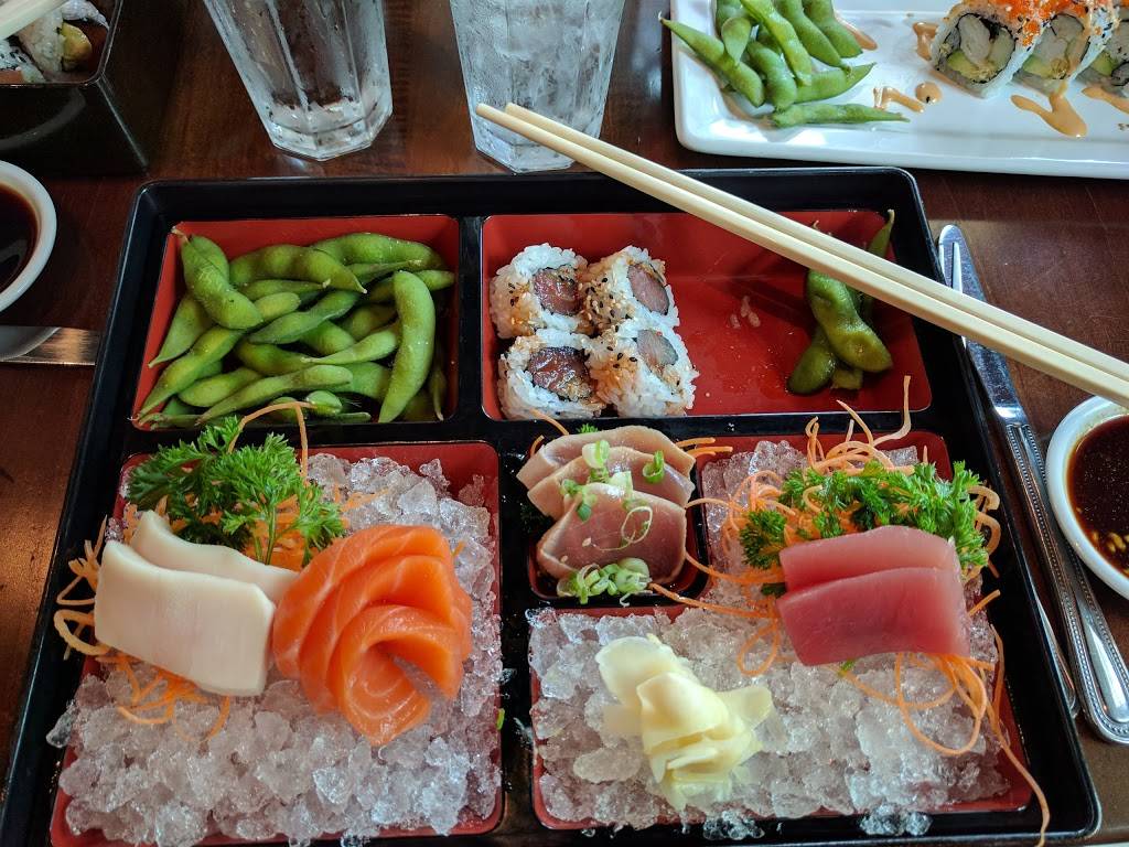 Fuji Sushi Bar & Asian Bistro | restaurant | 6355 Naples Blvd, Naples, FL 34109, USA | 2395935550 OR +1 239-593-5550