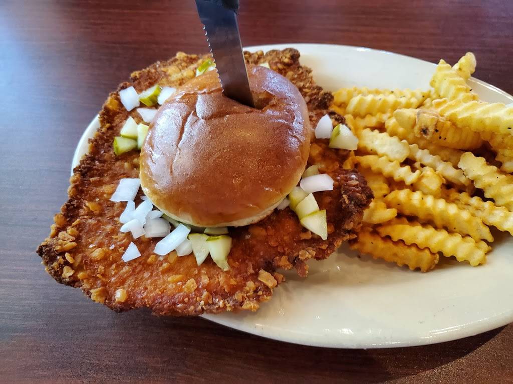 Tornados Grub & Pub | restaurant | 1600 3rd St SE, Cedar Rapids, IA 52401, USA | 3193649378 OR +1 319-364-9378