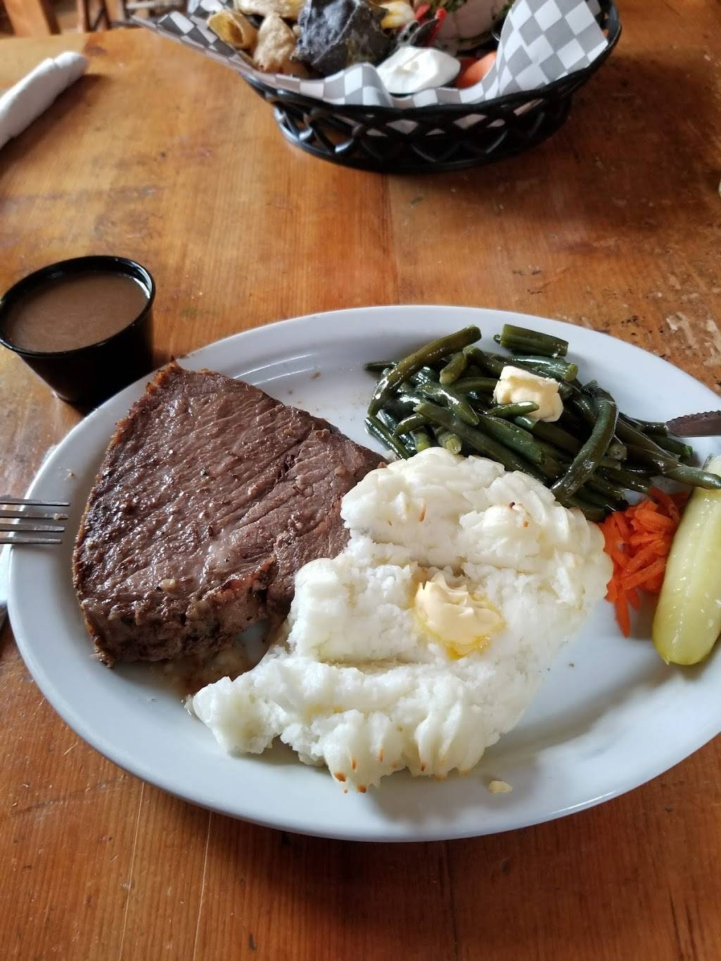 Queens Bush Pub | restaurant | 451 10th St, Hanover, ON N4N 1P7, Canada | 5193646666 OR +1 519-364-6666