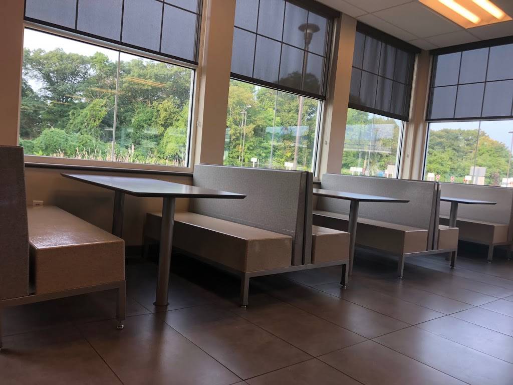 Dunkin Donuts | cafe | 165 Round Hill Rd I95 Northbound, Fairfield, CT 06824, USA | 2039270268 OR +1 203-927-0268