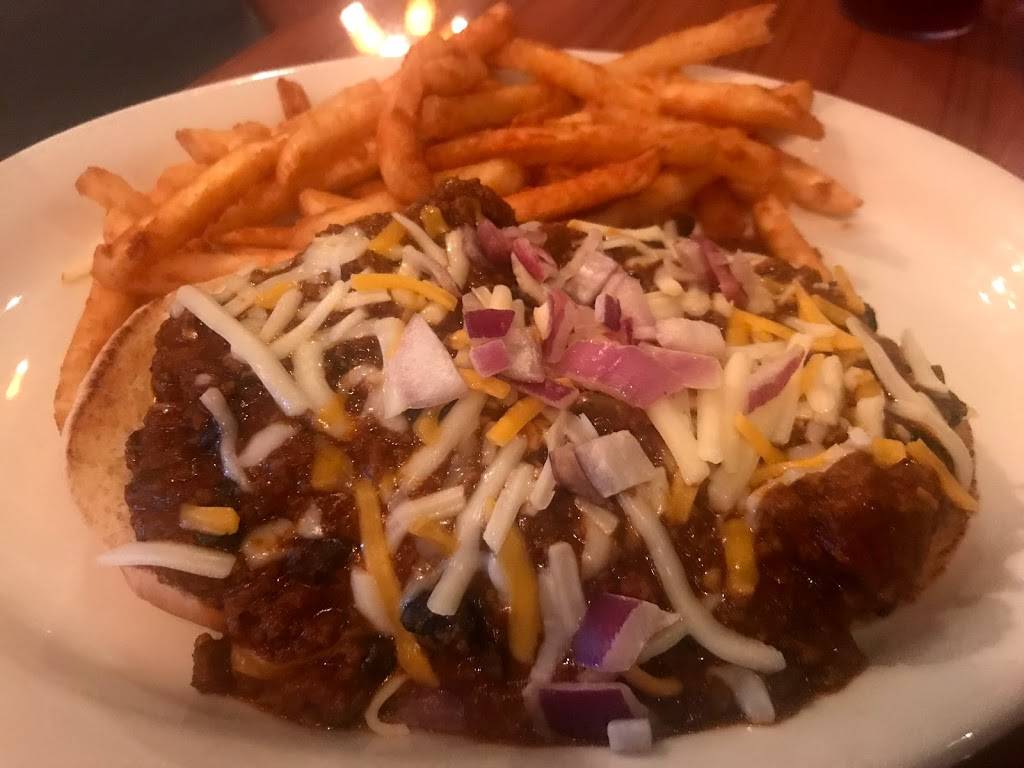 Edge of Town Bar & Grille | restaurant | 10490 W Cheyenne Ave, Las Vegas, NV 89129, USA | 7024633343 OR +1 702-463-3343