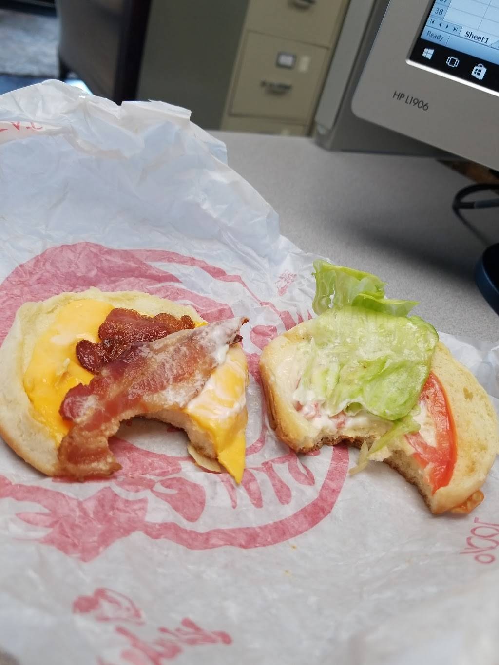 Wendys | restaurant | 9 Quaker Village Shopping Center, Leetsdale, PA 15056, USA | 4127499227 OR +1 412-749-9227